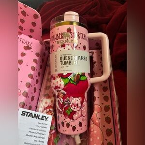 Stanley Strawberry Shortcake LoveShack Fancy 40oz